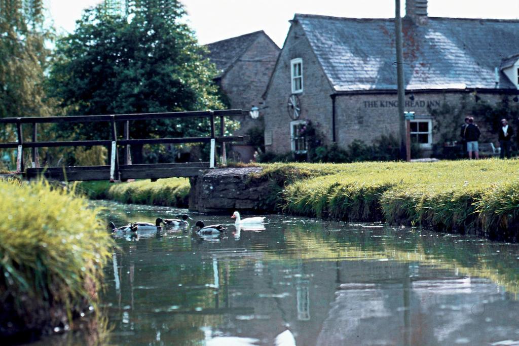 Kings Head Inn Bledington Exterior photo