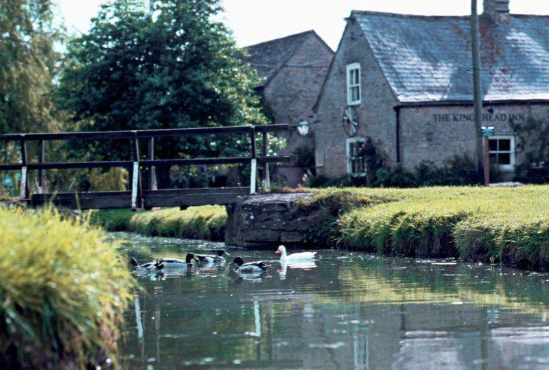 Kings Head Inn Bledington Exterior photo