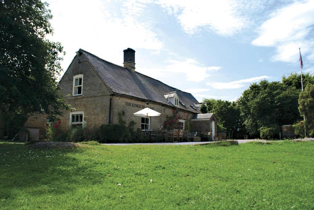 Kings Head Inn Bledington Exterior photo